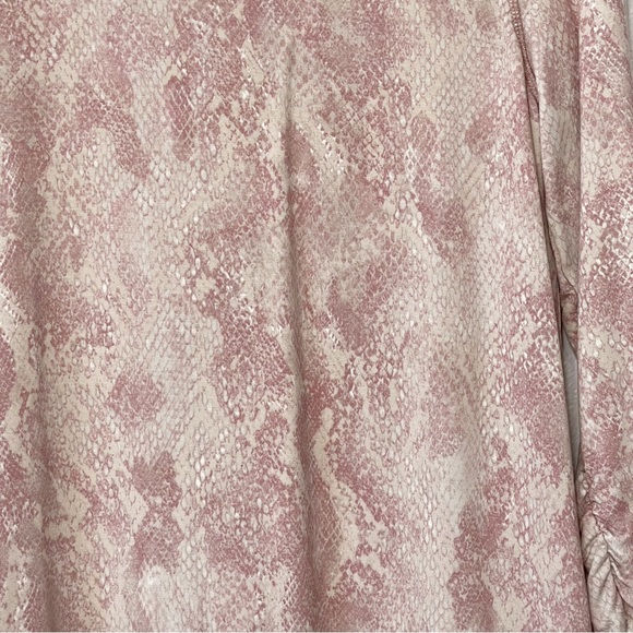 Susan Graver Pink Snake Print Blouse Size Small LIKE NEW - Picture 4 of 15